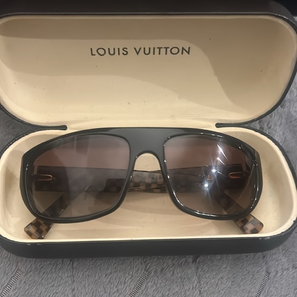 Louis Vuitton Sunglasses - Handmade in France - Picture 15 of 16